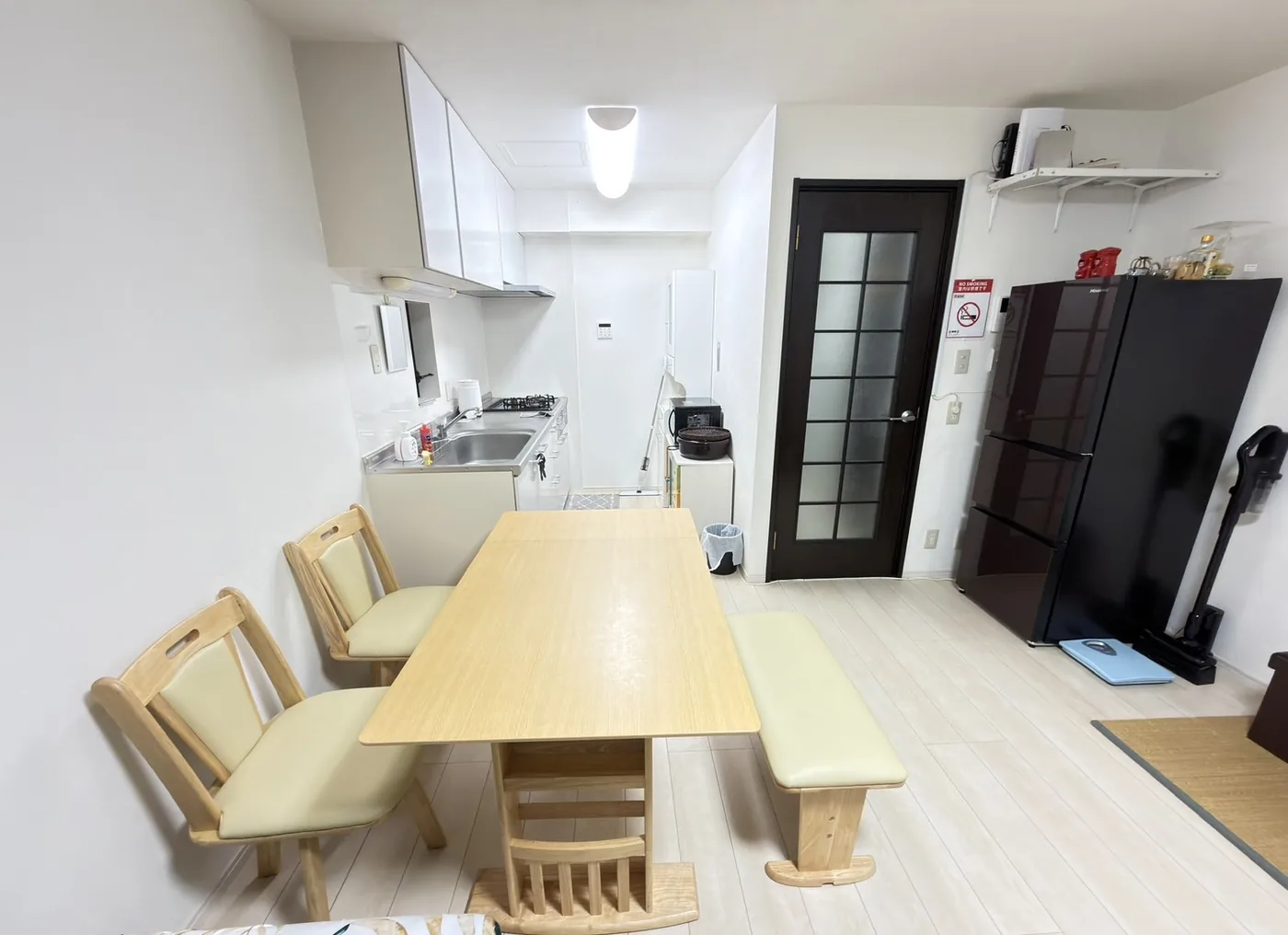 客廳與餐廚空間